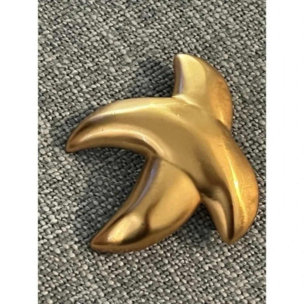 Vintage Anne Klein Abstract Matte‎ Gold Tone Brooch Pin 1